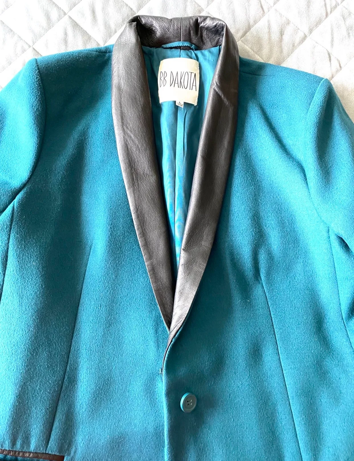 Women’s coat with genuine leather collar size large image indicator(2)