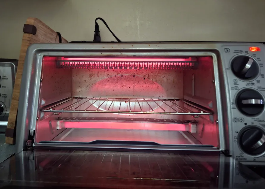 BLACK+DECKER 4-Slice Toaster Oven, Black image indicator(4)