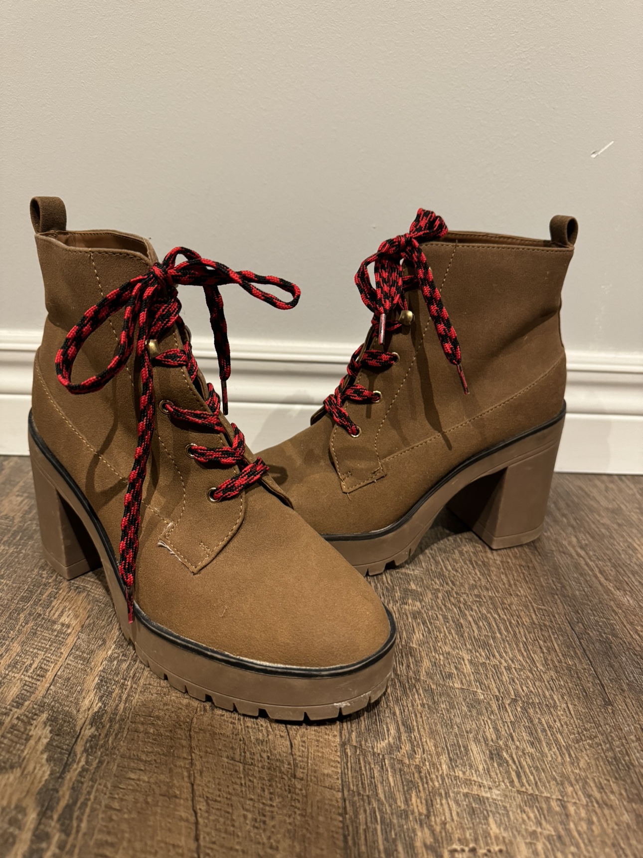Brown Suede platform ankle boots - photo 2