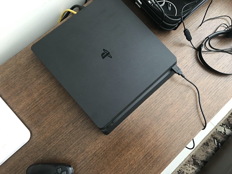 PlayStation 4 Slim 1Tb Console