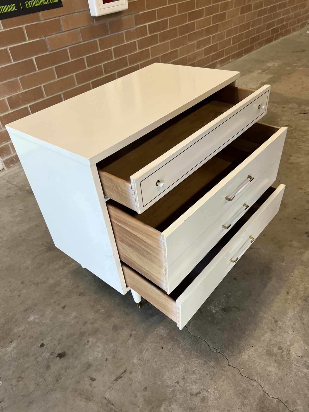 White Mid Century small Dresser - photo 4