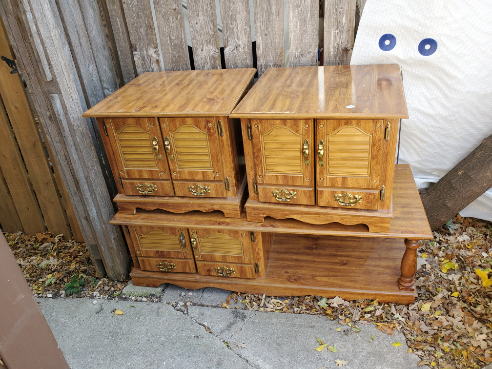 Vintage Coffee table w 2 matching end tables