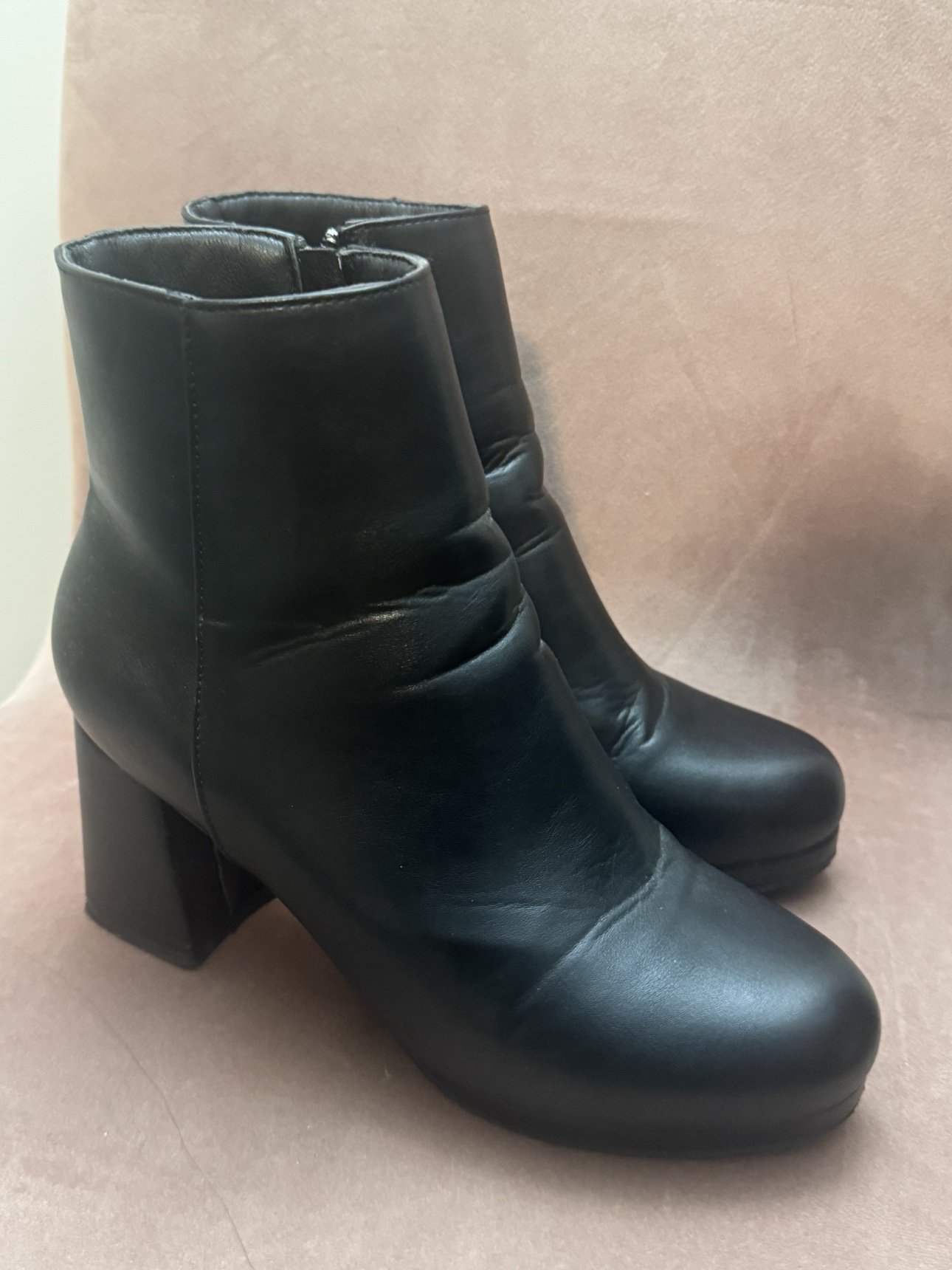 Black heeled ankle boots - photo 2