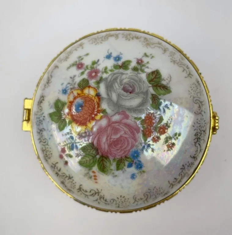 1980s Vintage Porcelain Rose Flower Trinket Box image indicator(3)