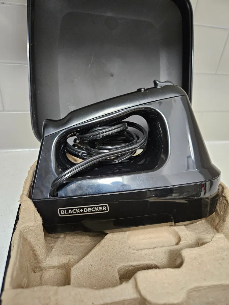 Moving sale: Black & Decker Hand Mixer + cookie bundle image indicator(3)
