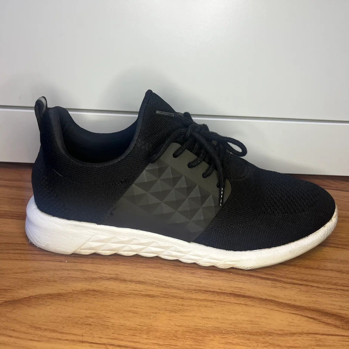 Aldo Sneakers 8.5 image indicator(7)