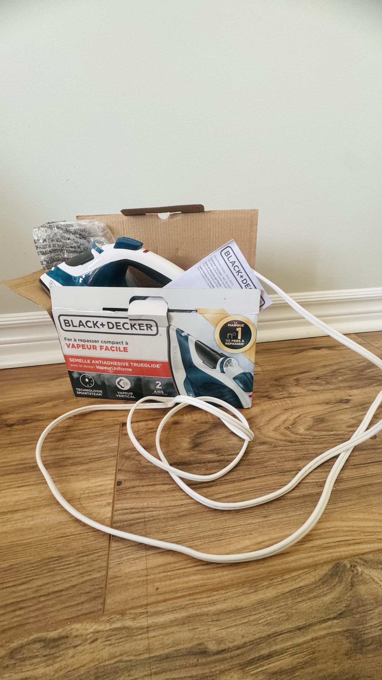 Black+Decker Steam Iron with box