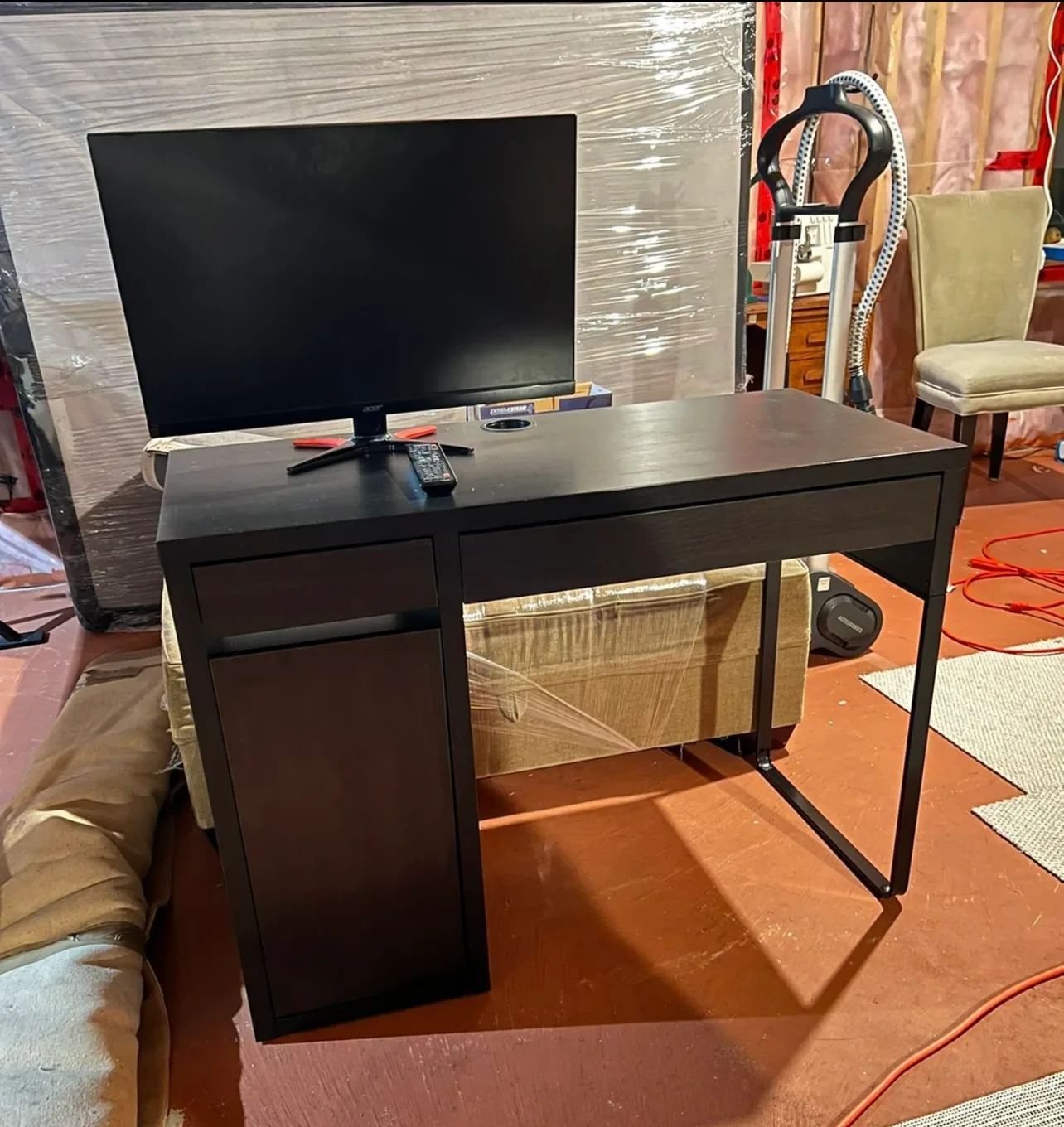 IKEA MICKE Desk & Hutch image indicator(2)