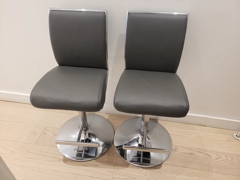 Grey Swivel Bar Stools" 🧡"