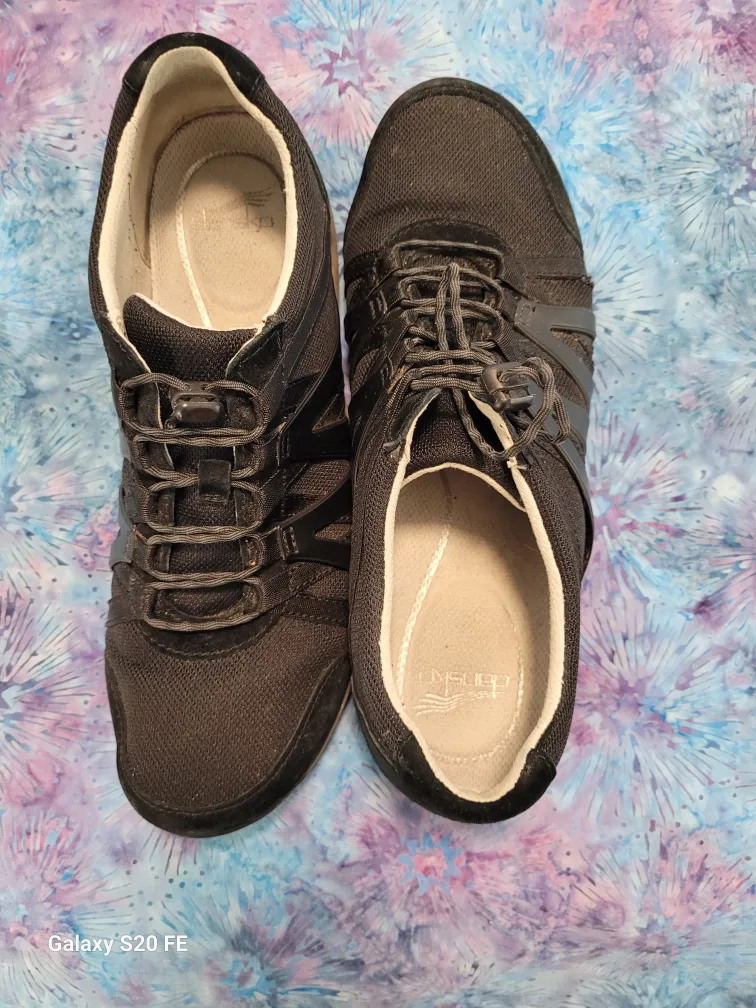 Women's black running shoes. Dansko image indicator(2)