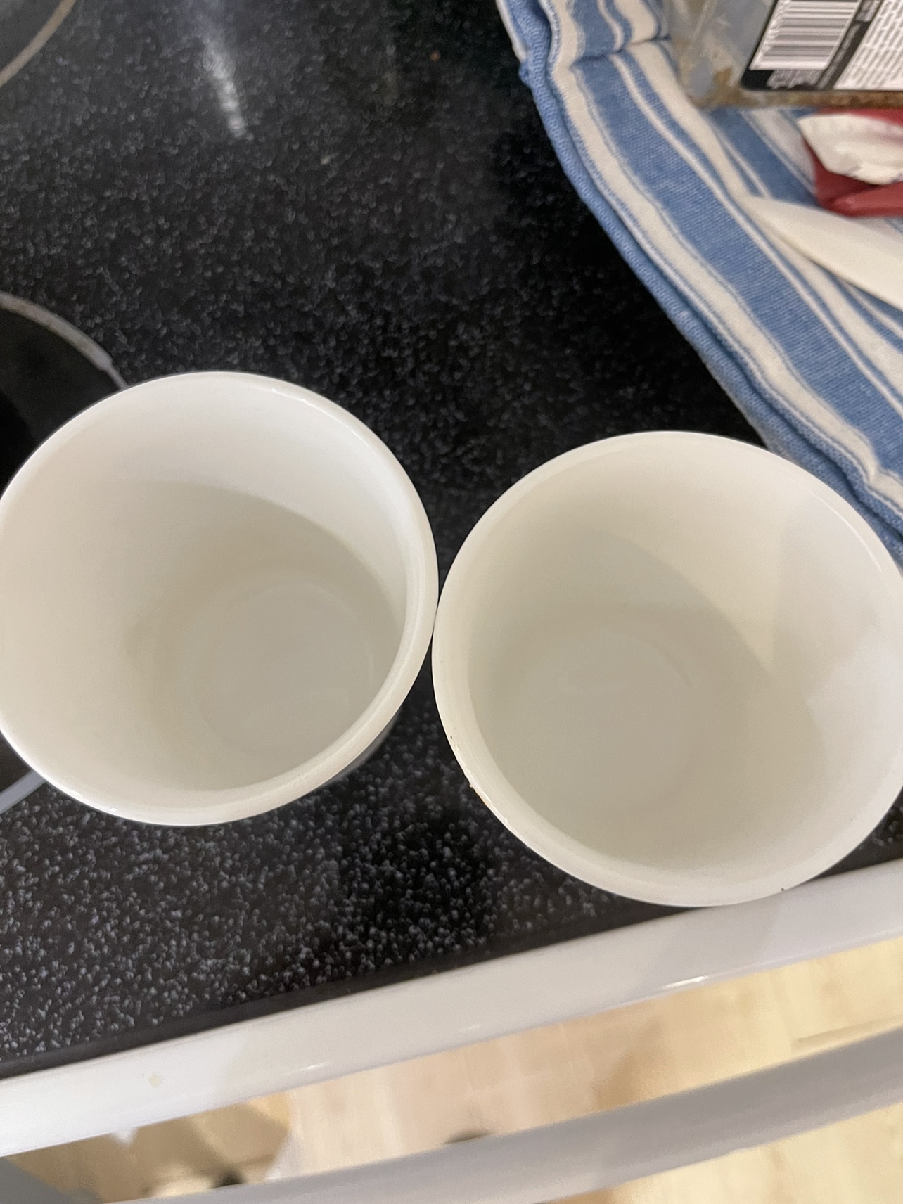 Set of 8 Corelle Mugs - photo 2
