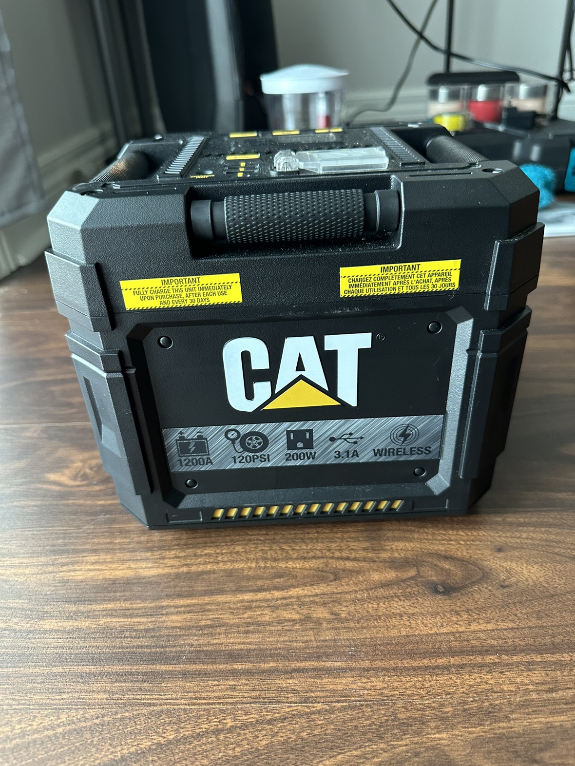 CAT Lithium Cube Jump Starter 1750A - photo 2