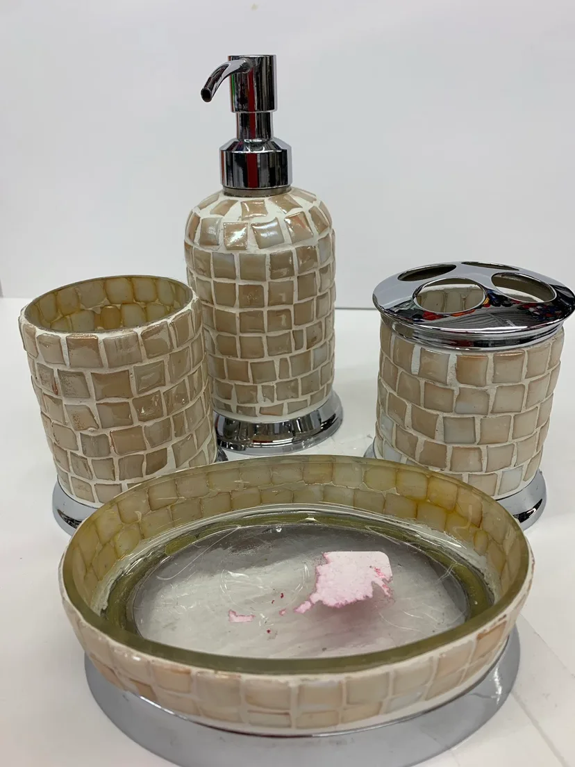 Mosaic Bathroom Set thumbnail