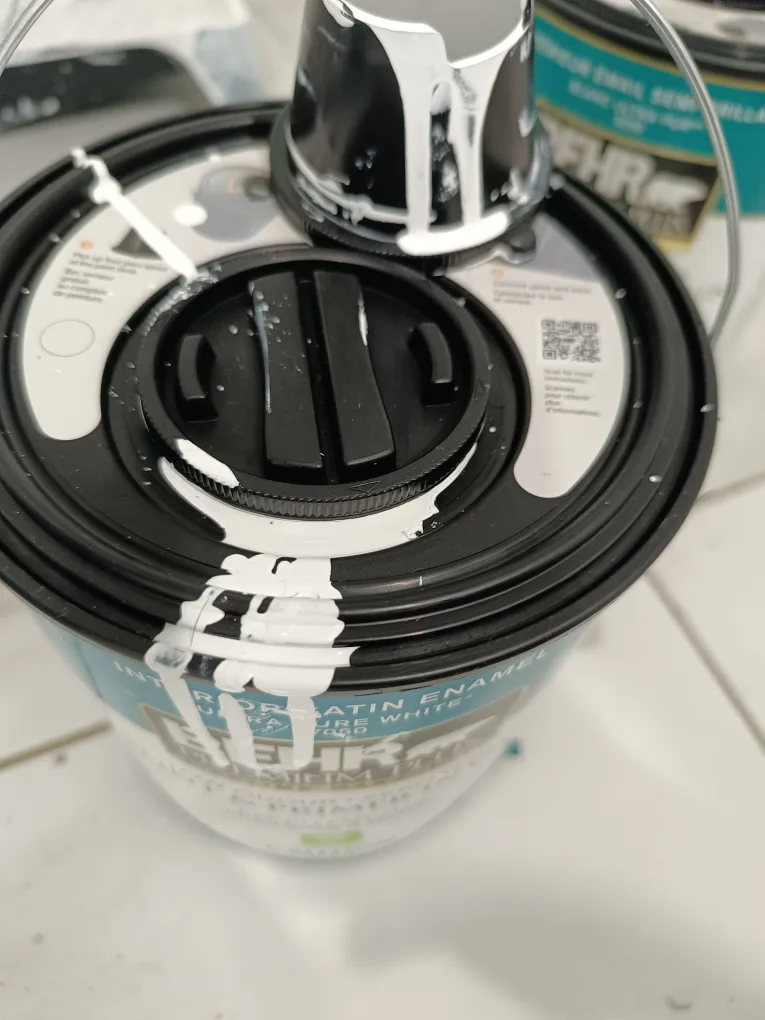 Behr Interior Semi-Gloss Enamel Paint (Ultra Pure White) image indicator(4)