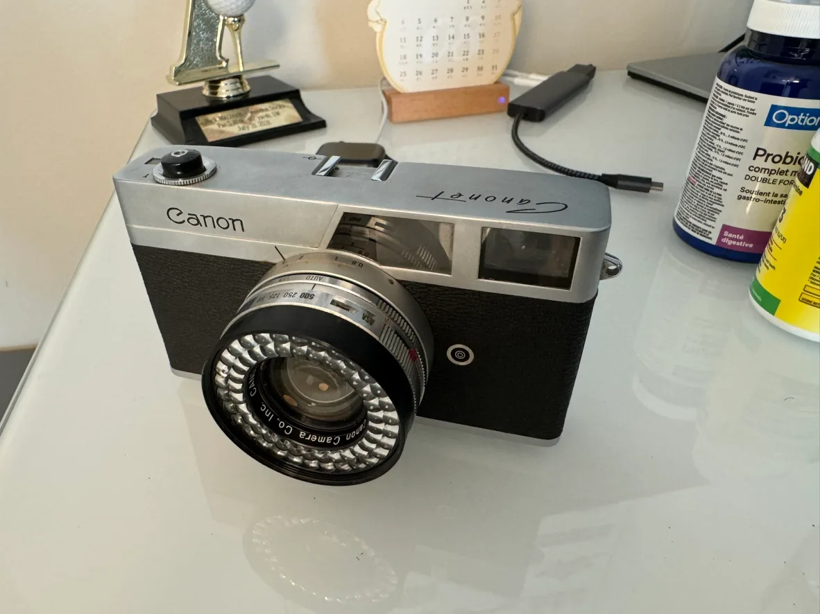 Canon Canonet Rangefinder Film Camera w/leather case thumbnail