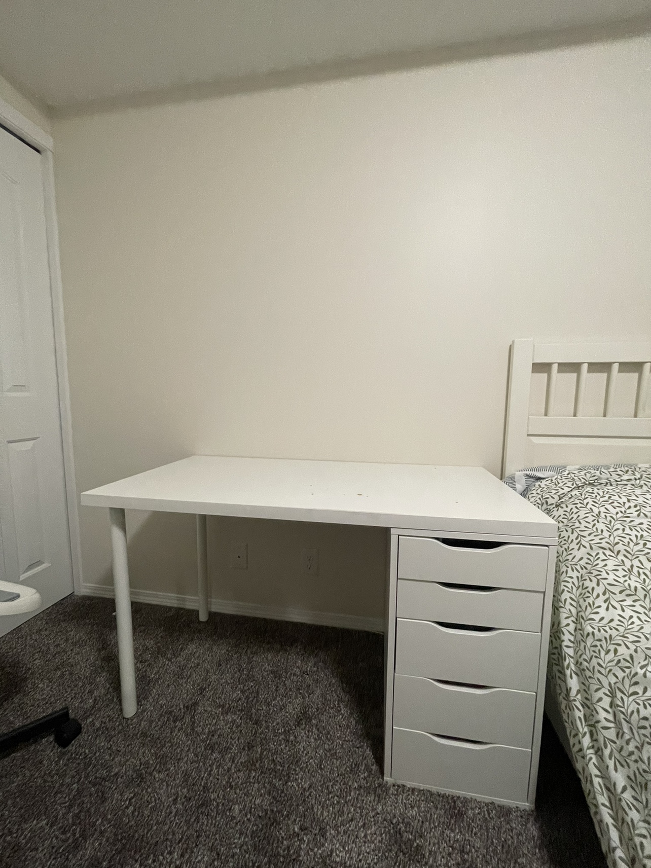 White Desk with Drawer Unit