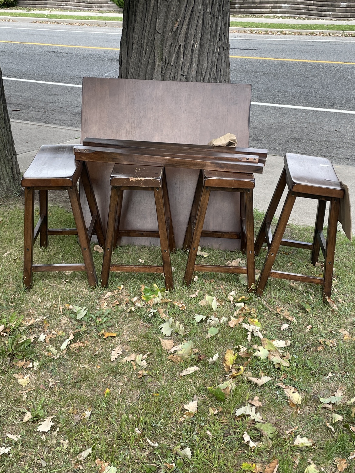 Table and 4 stools