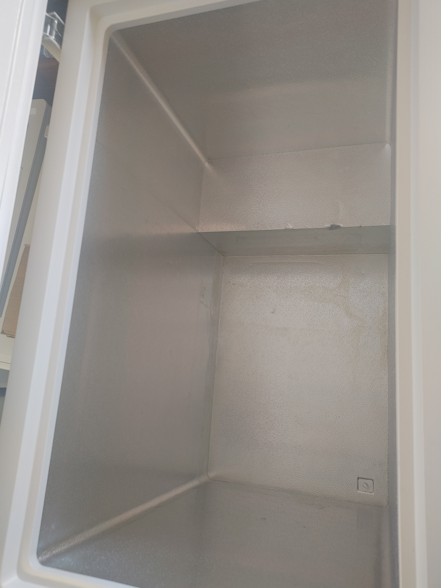 Beautiful Large 9cuft Danby Deep Freezer ( Like New) - photo 4