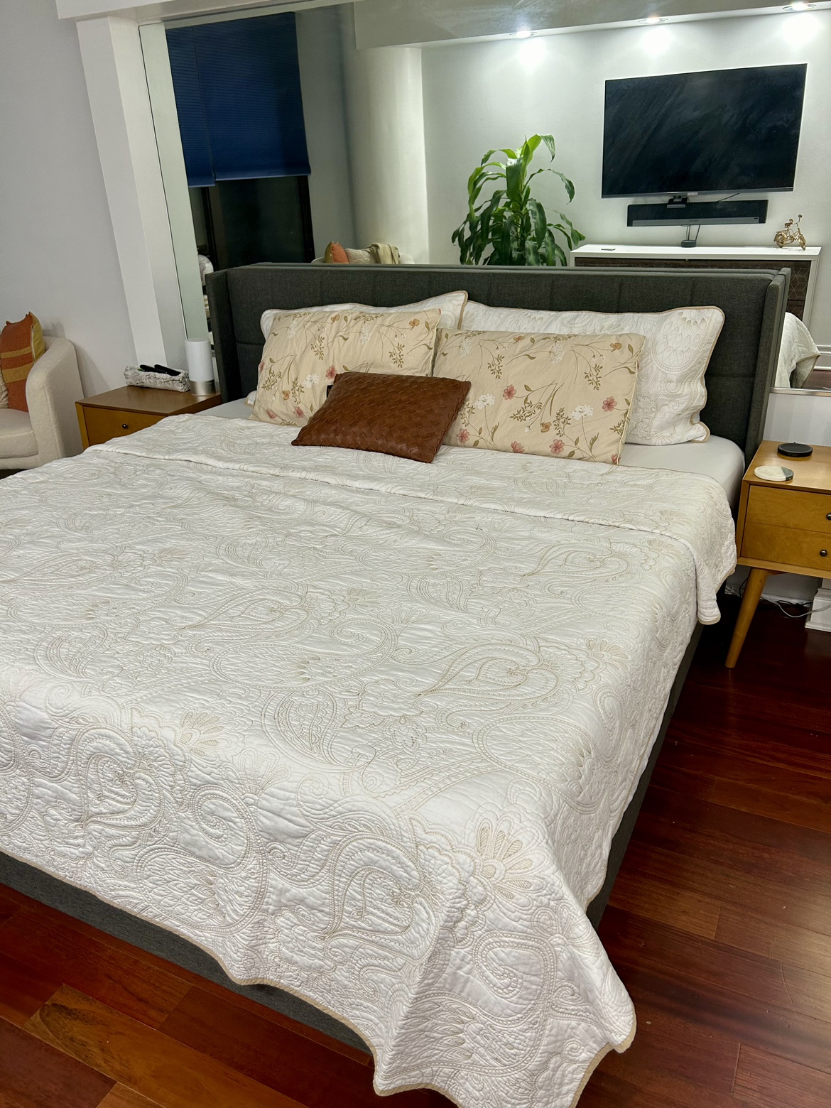 King Size Upholstered Bed Frame - photo 4