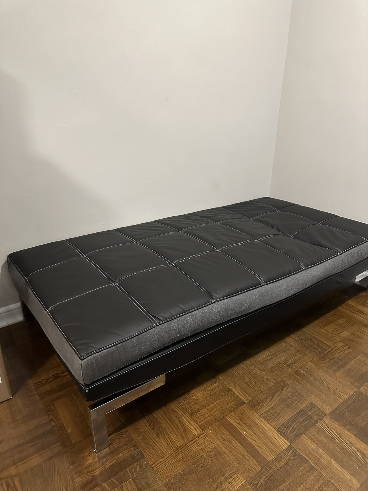 Black Bed/Chaise Lounge
