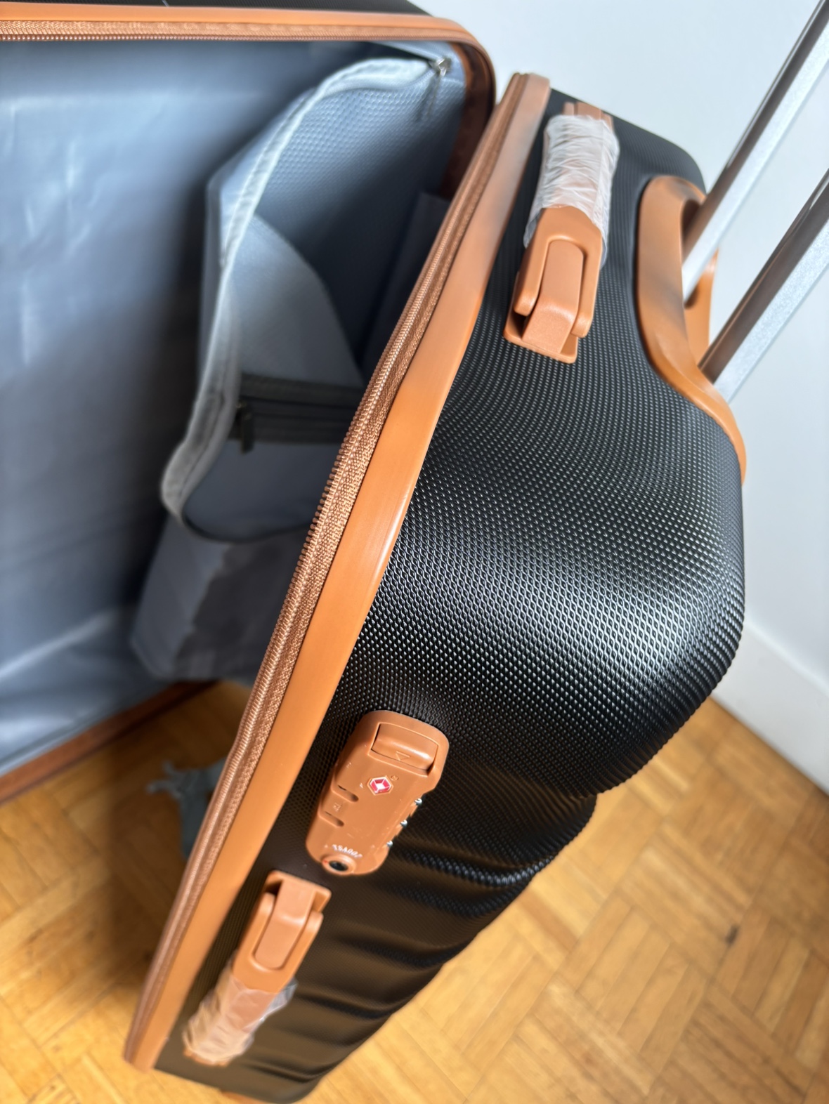 24” Hard Case Suitcase - photo 4