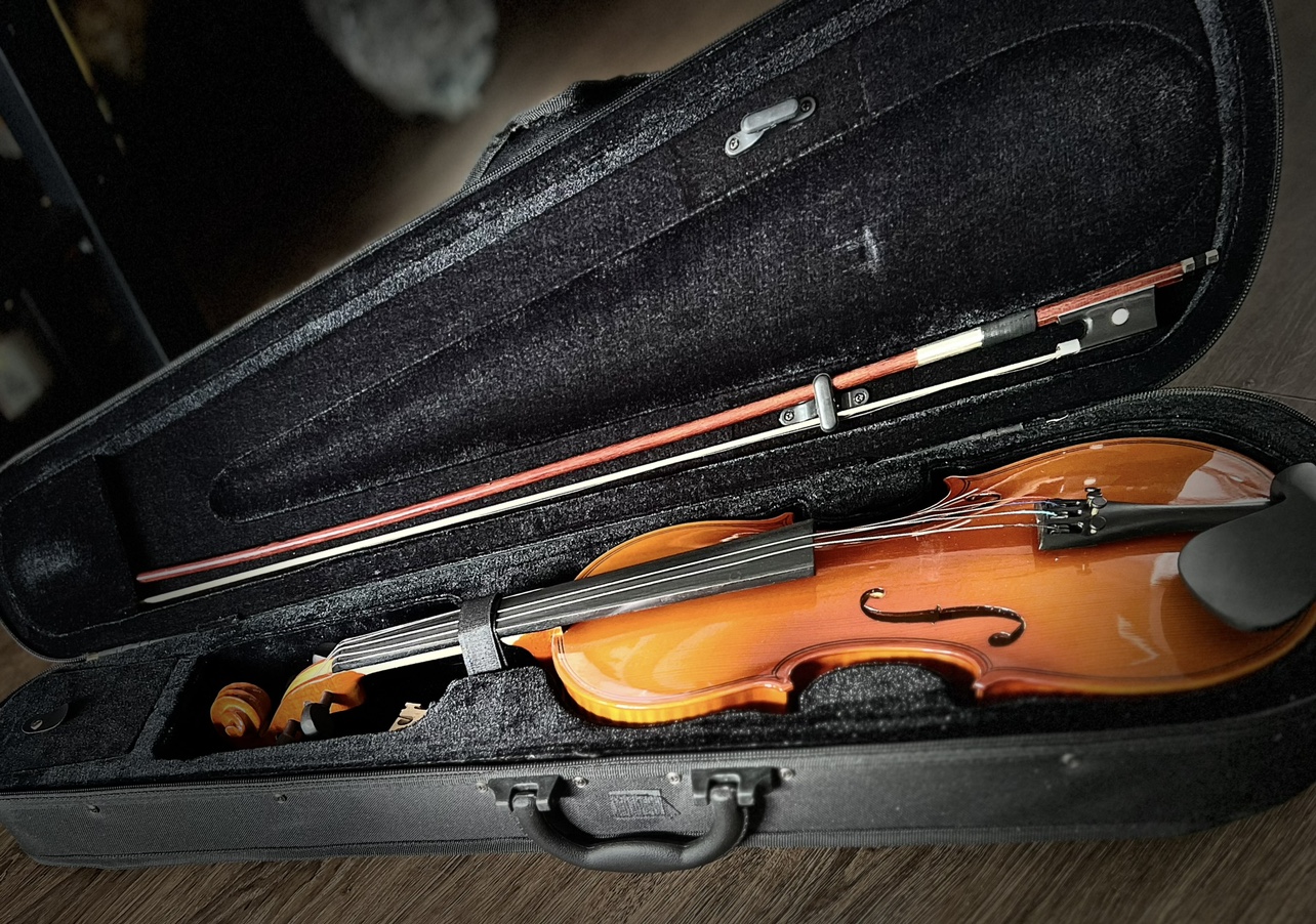 Violin with Case and Bow - photo 4