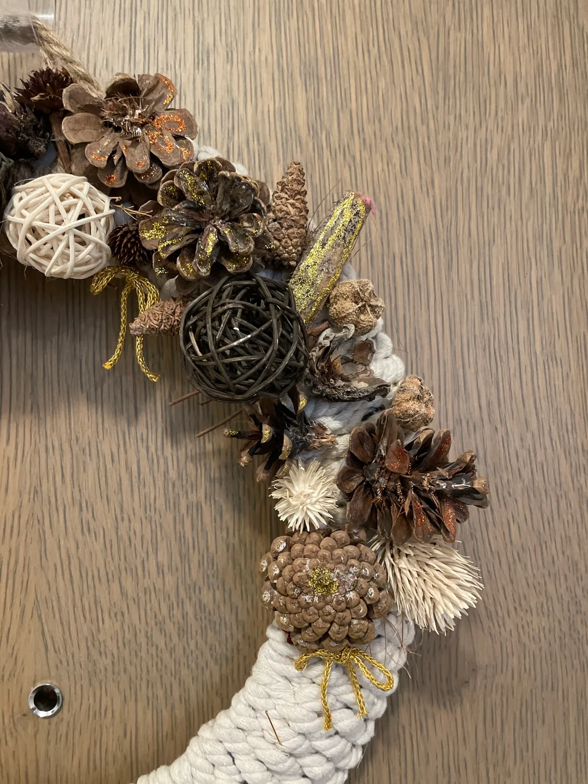 Rope and Pine Cone Wreath image indicator(2)