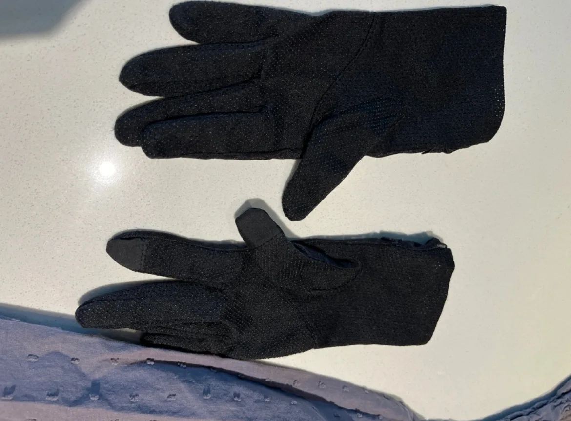 Victorian Style Dress with Accessories image indicator(5)