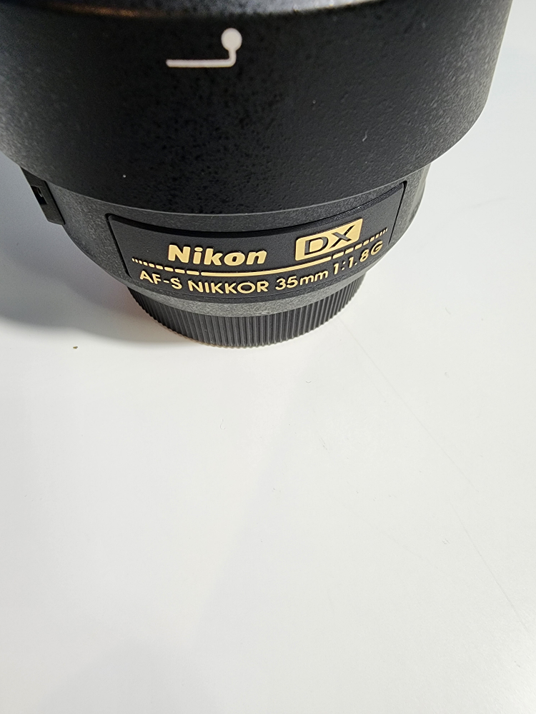 Nikon AF-S DX Nikkor 35mm f/1.8G Lens - photo 2