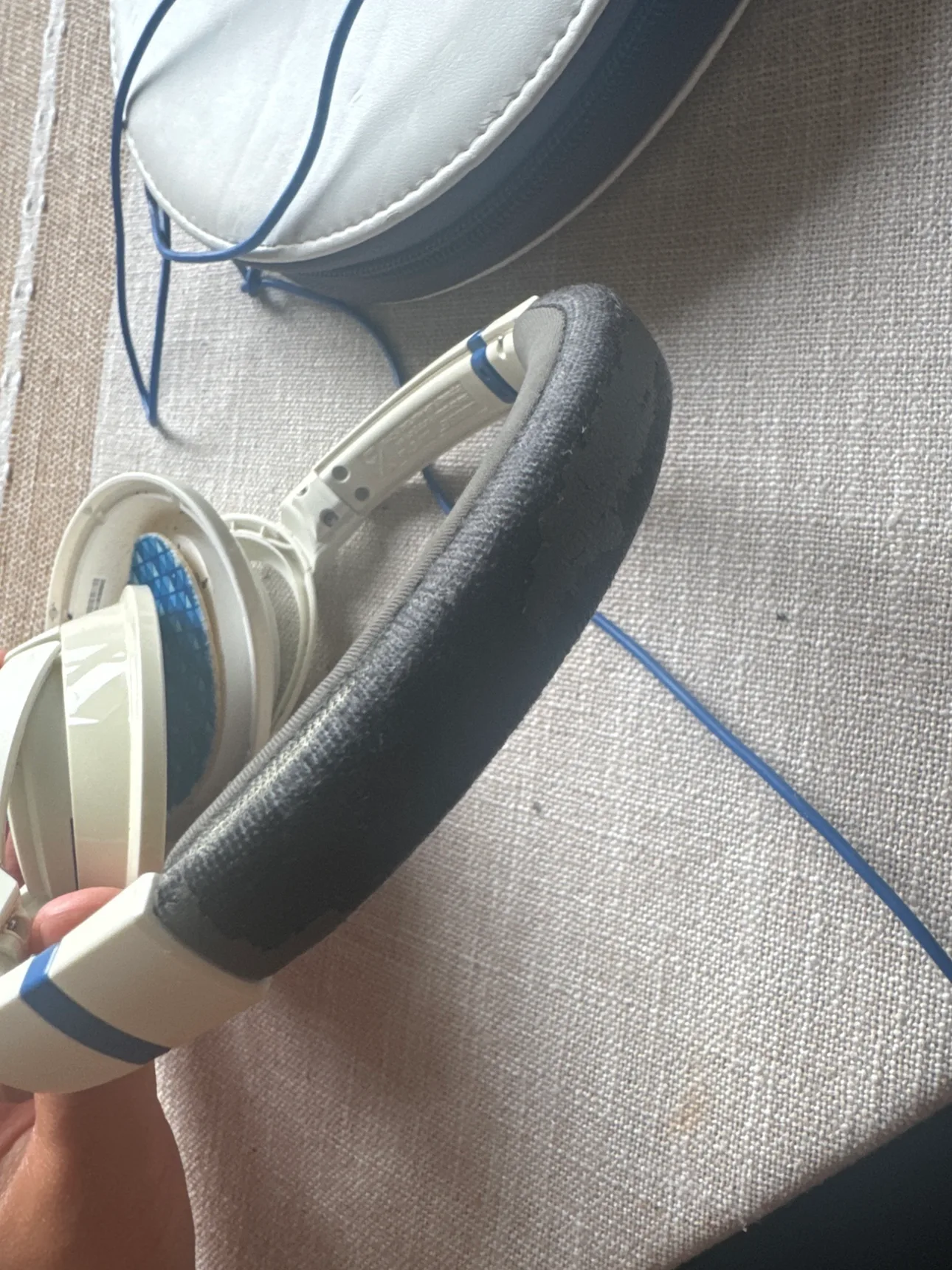 Bose Headphones & Case image indicator(3)