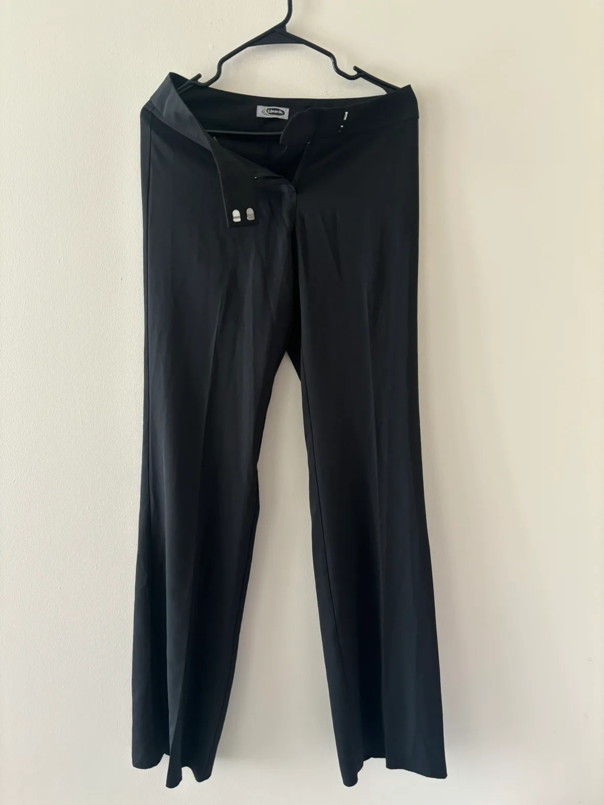 3 Pairs of Women's Pants & a cardigan thumbnail