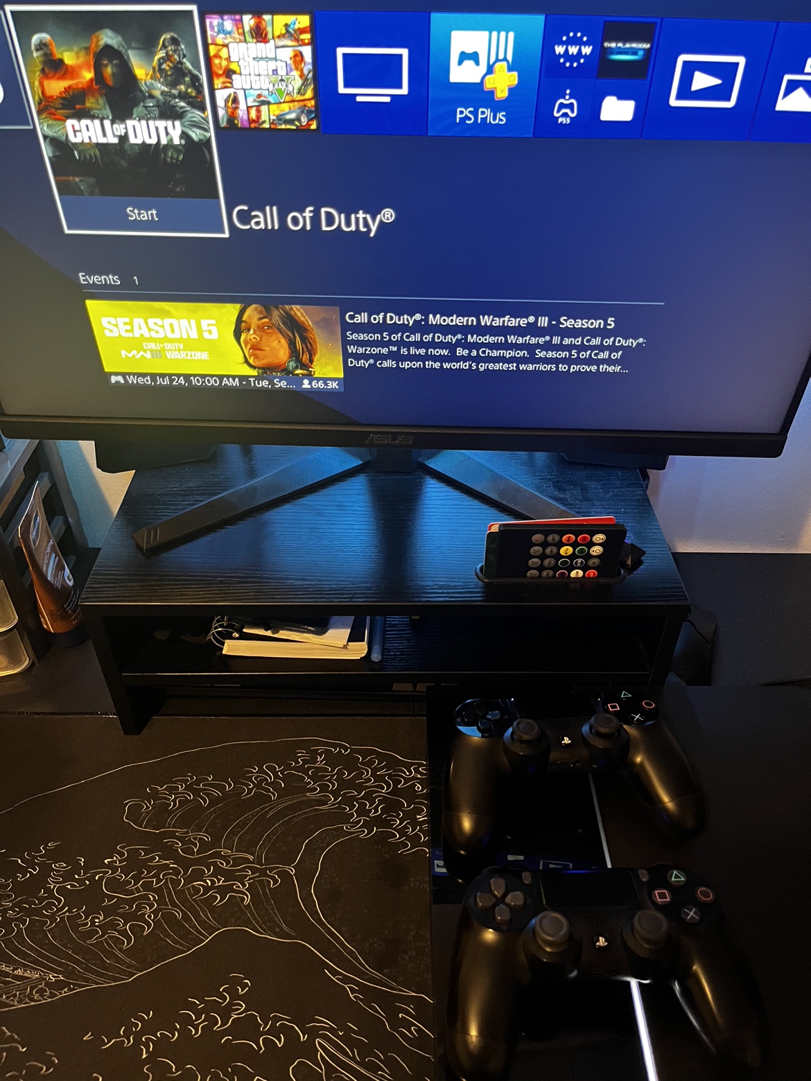 PlayStation 4 with 2 Controllers (READ DESCRIPTION) - photo 2