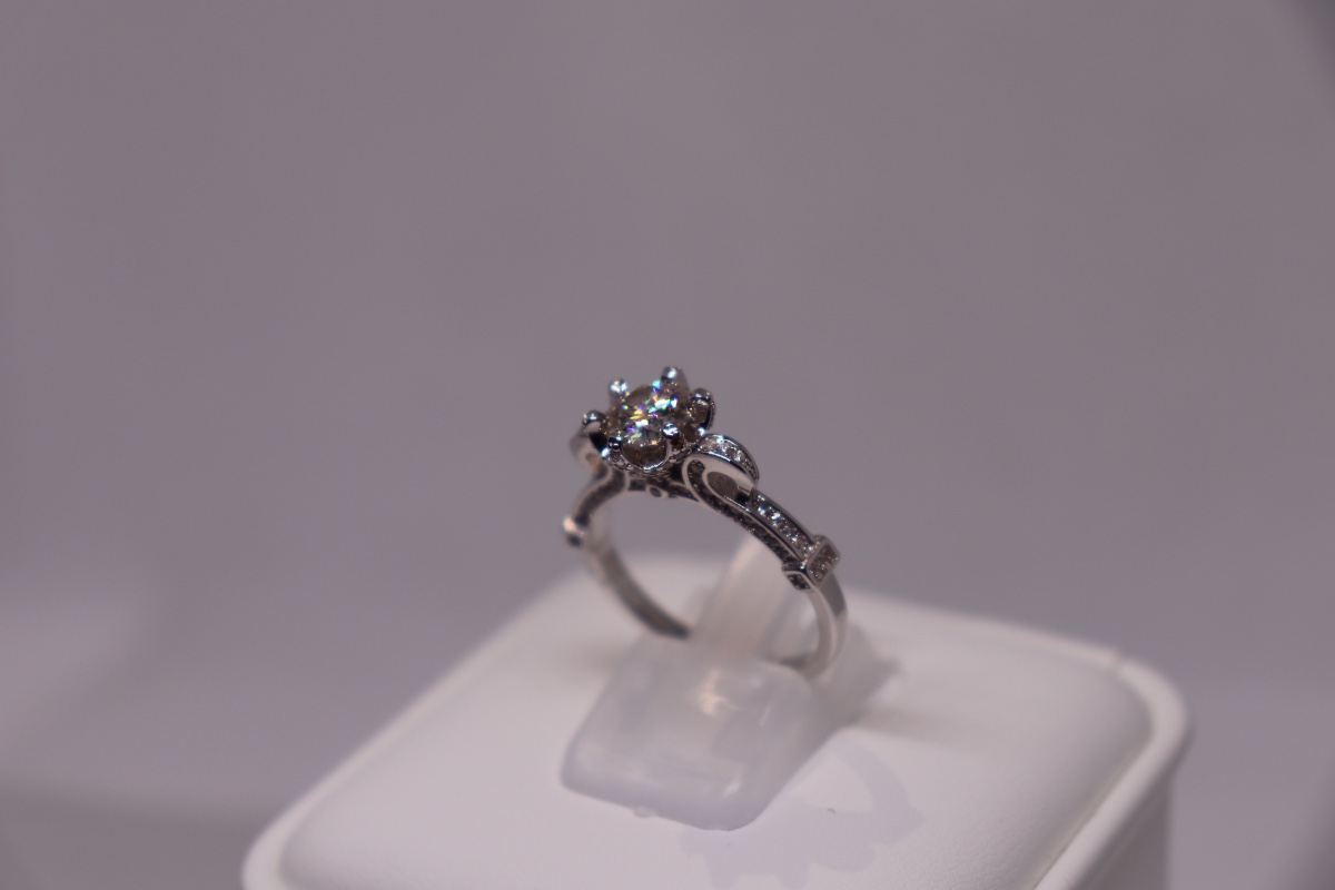 1.0-carat Moissanite  Engagement Ring - photo 2