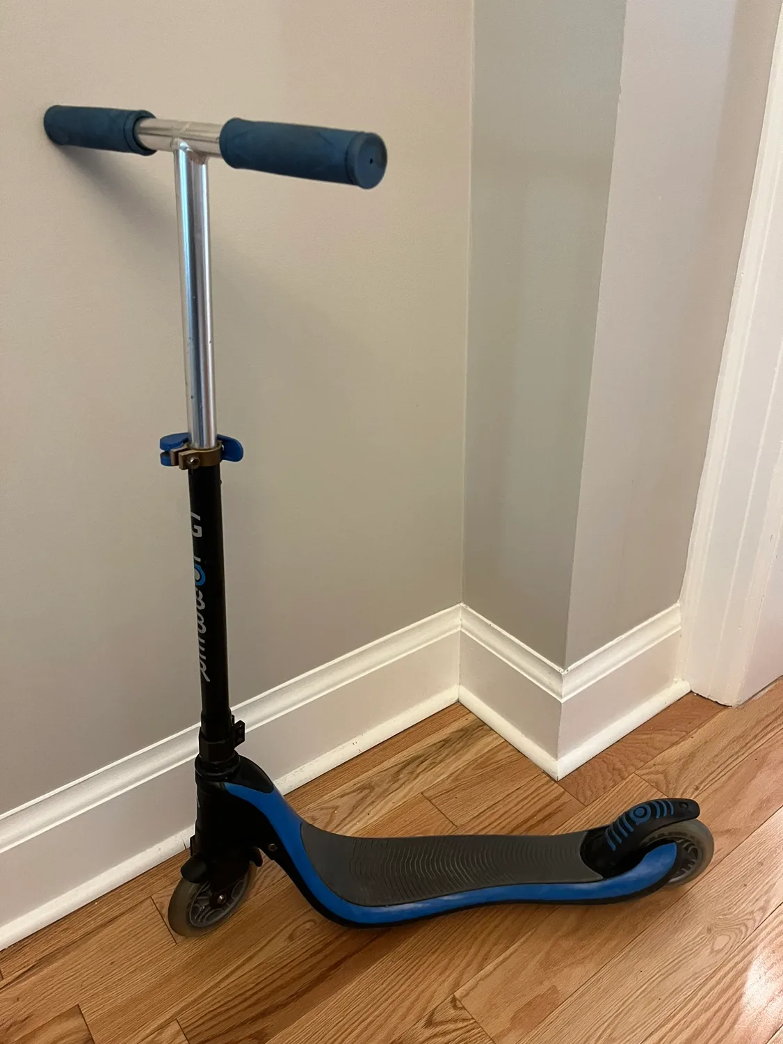 Globber Flow Scooter thumbnail