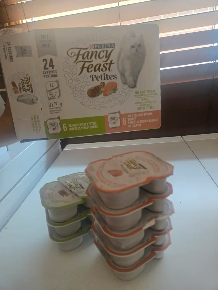 Fancy Feast Petites Wet Cat Food thumbnail