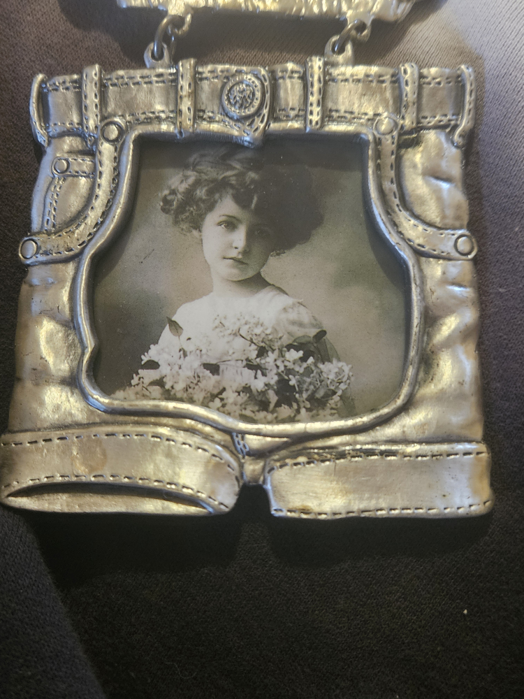 Silver Tone Hanging Picture Frame - photo 3