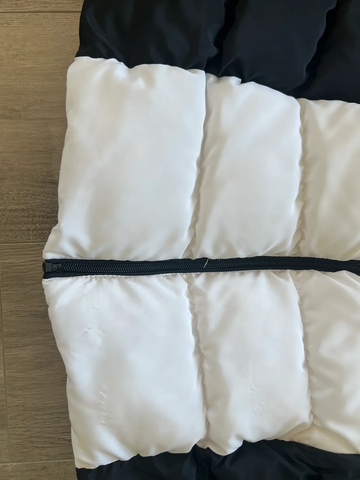 Guess Puffer Jacket Medium image indicator(4)