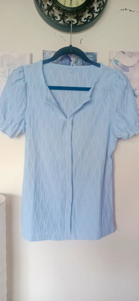 Woman top with short sleeves. thumbnail