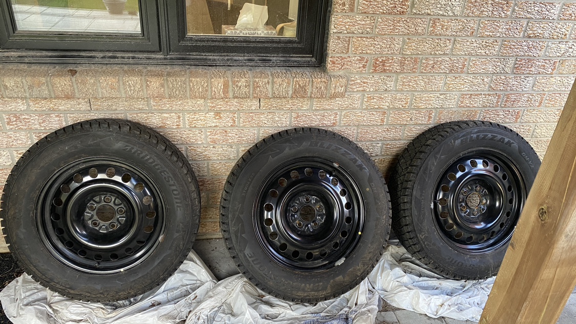 Bridgestone Winter Tires with Rims x4 - photo 2