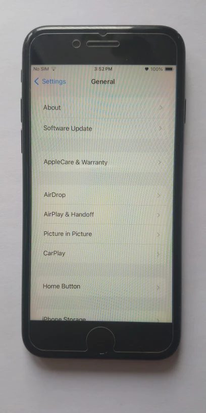 iPhone SE 2020 (2nd Gen) - photo 3