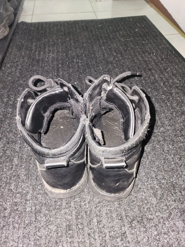 #freecycle Black Leather Boots for winter *READ AD* image indicator(4)