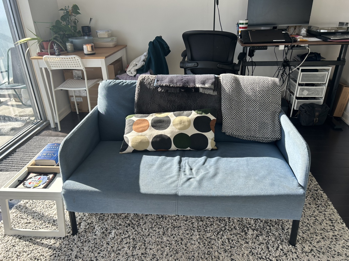Glostad Loveseat - Knisa Medium Blue - photo 4