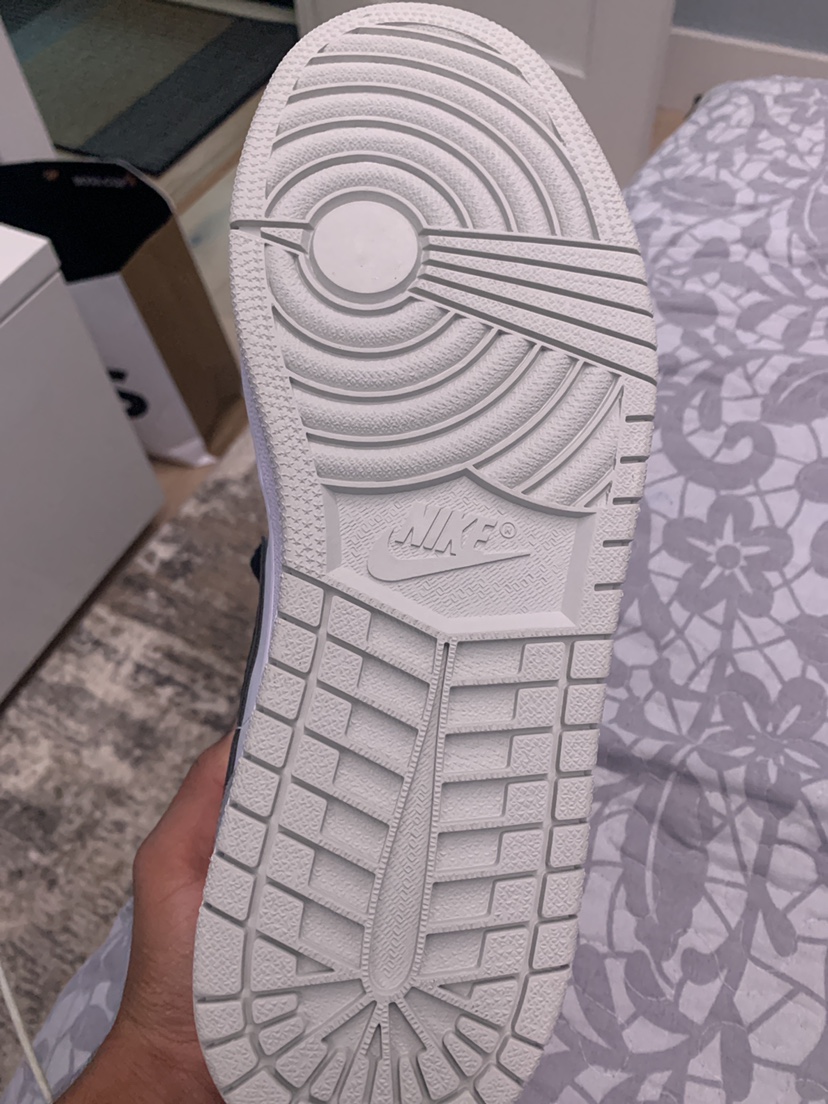 Air Jordan 1 Mid Grey - photo 4