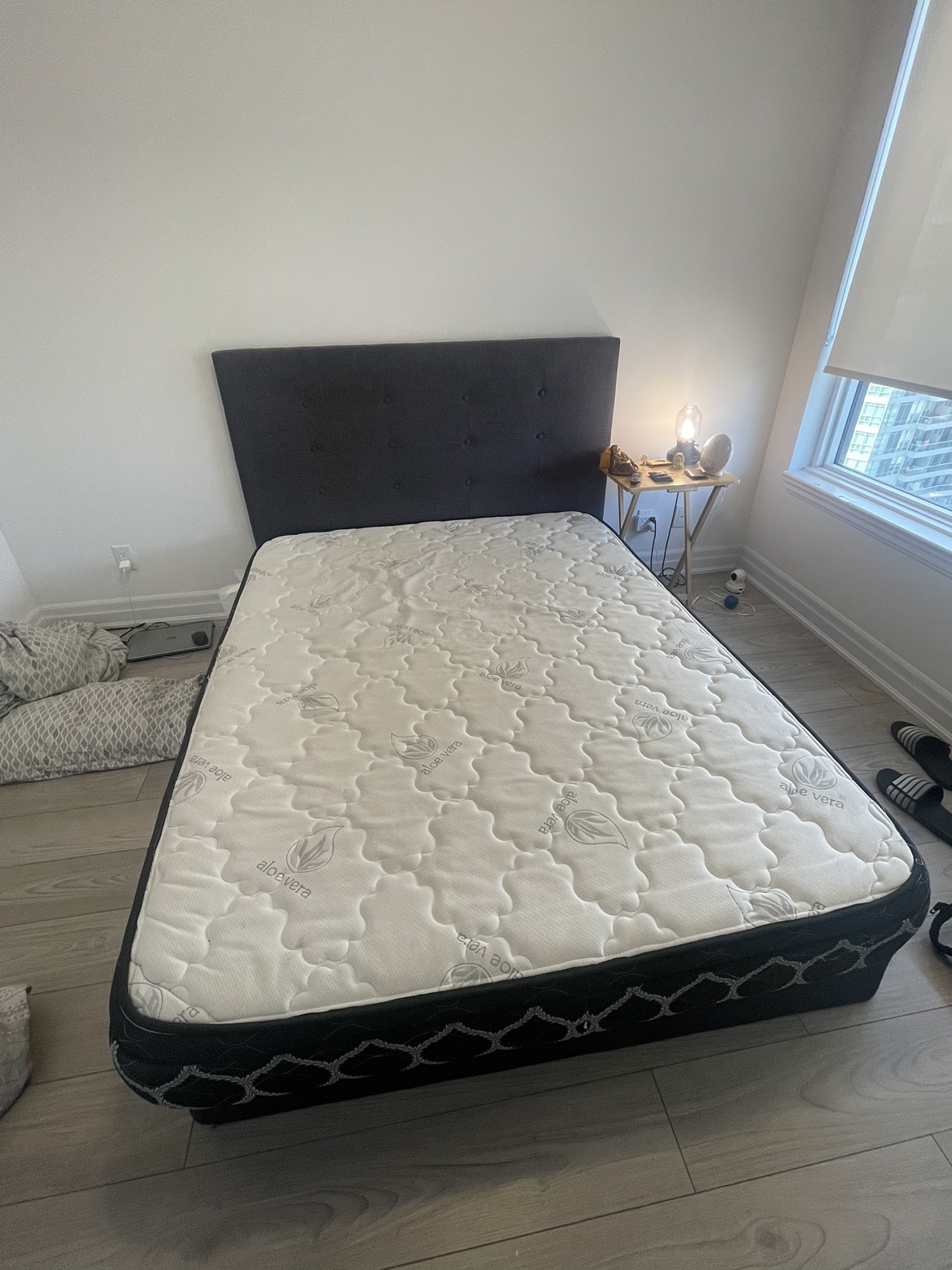 Queen size Mattress and Box with headboard - photo 3