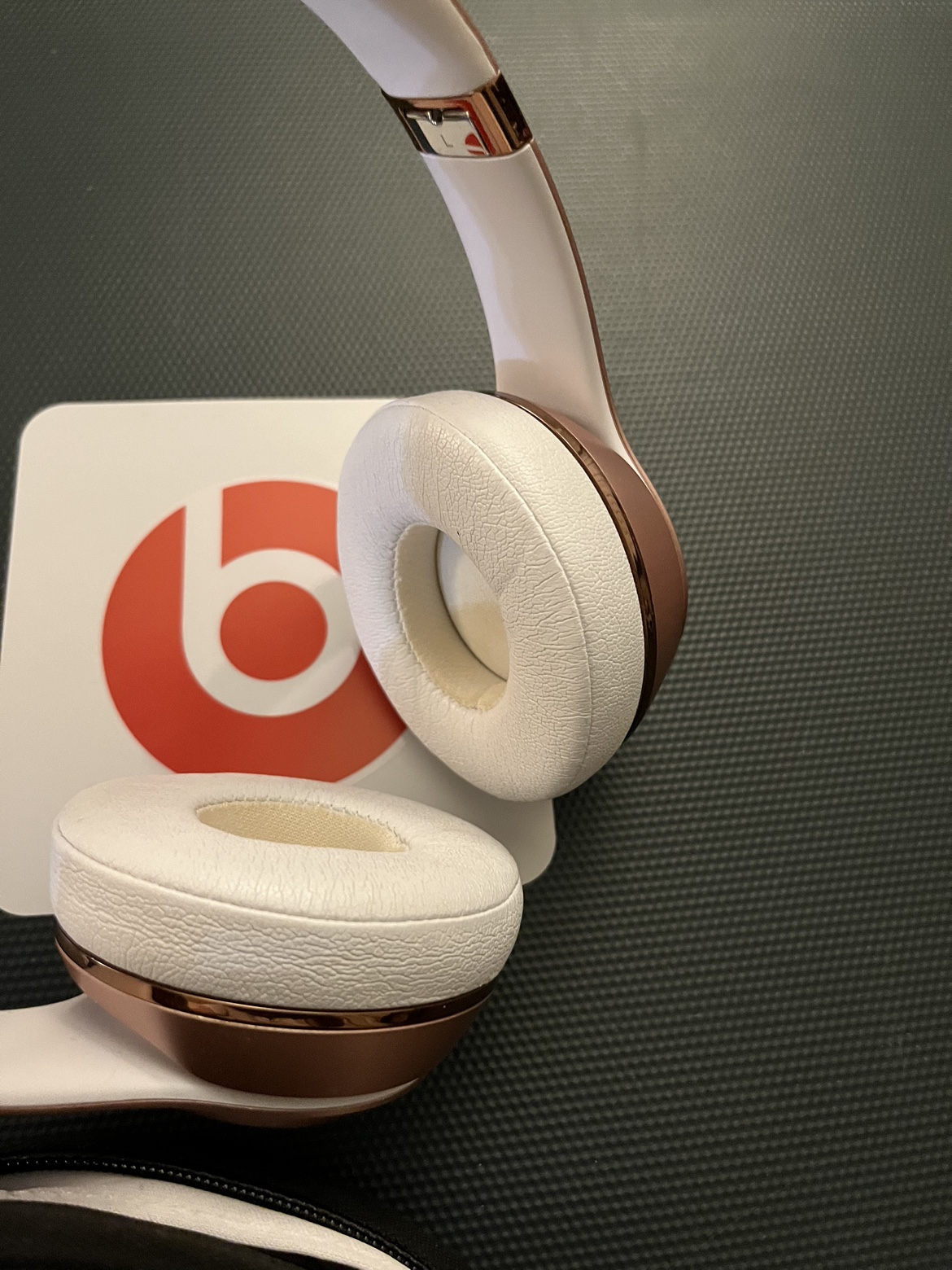 Beats Solo 3 Wireless Headphones - photo 3