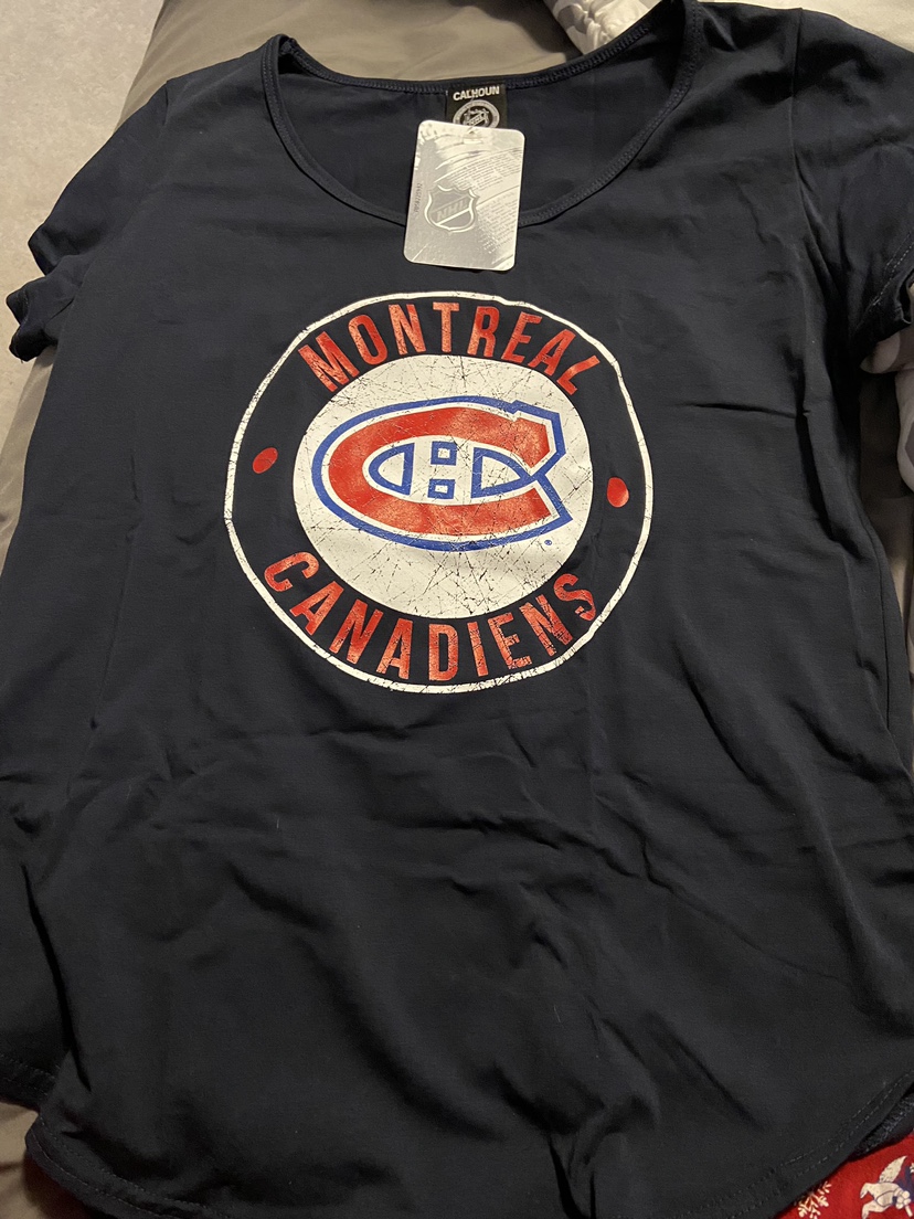 Women’s Montreal Canadiens T-Shirt and Socks - photo 3