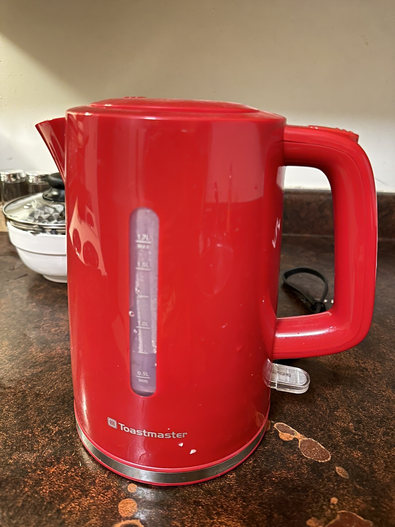 Red Toastmaster Electric Kettle
