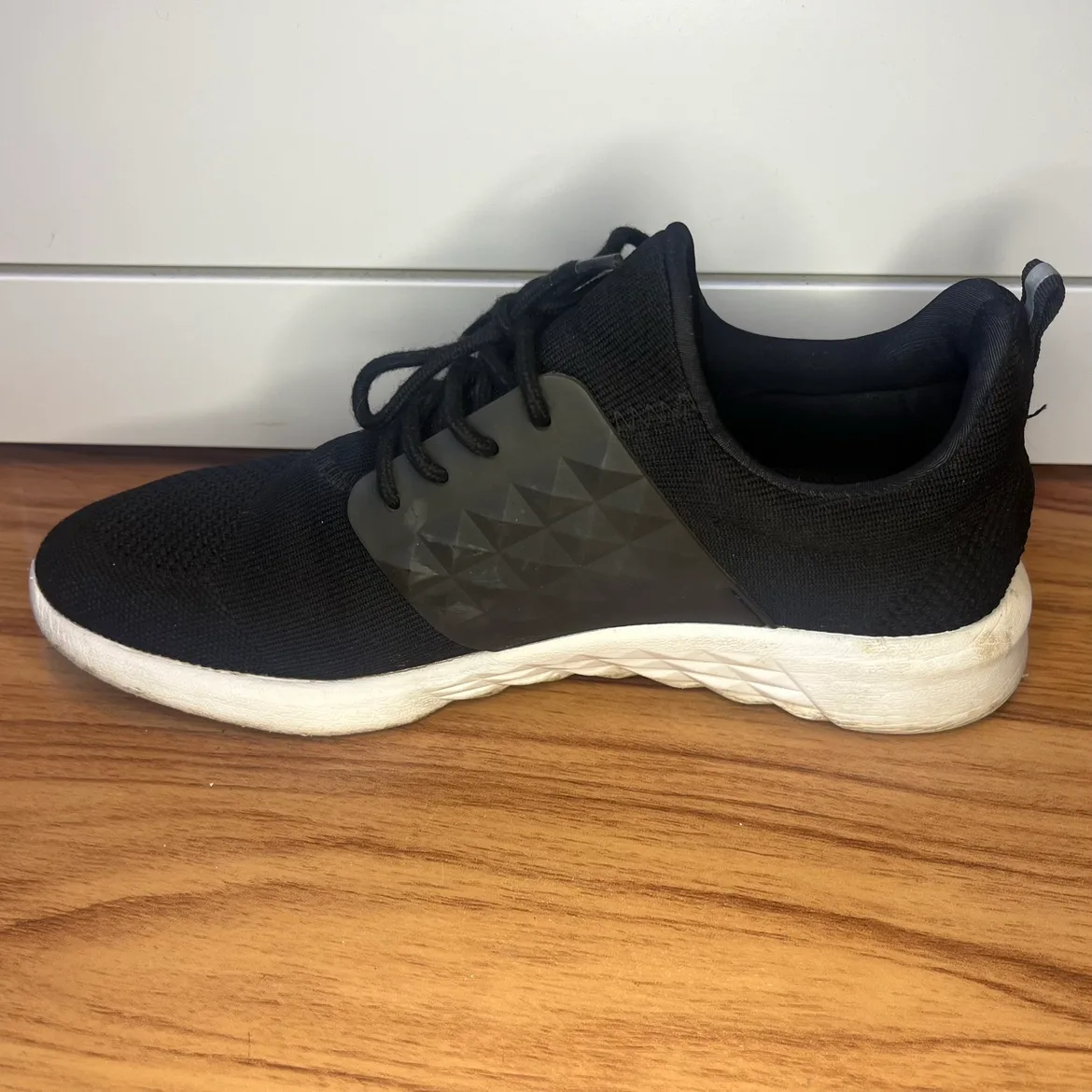 Aldo Sneakers 8.5 image indicator(6)