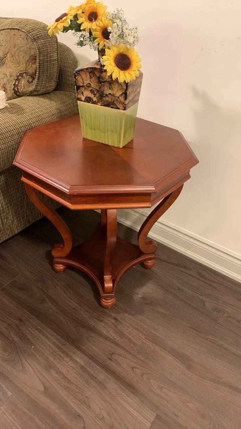 Bombay furniture Octagon Shaped End Table image indicator(6)