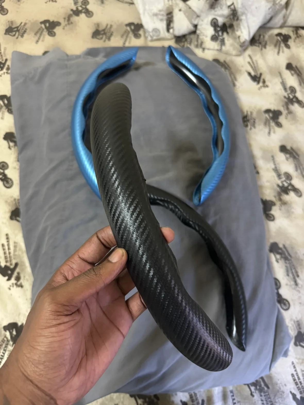 2 Carbon Fiber Pattern Steering Wheel Covers thumbnail